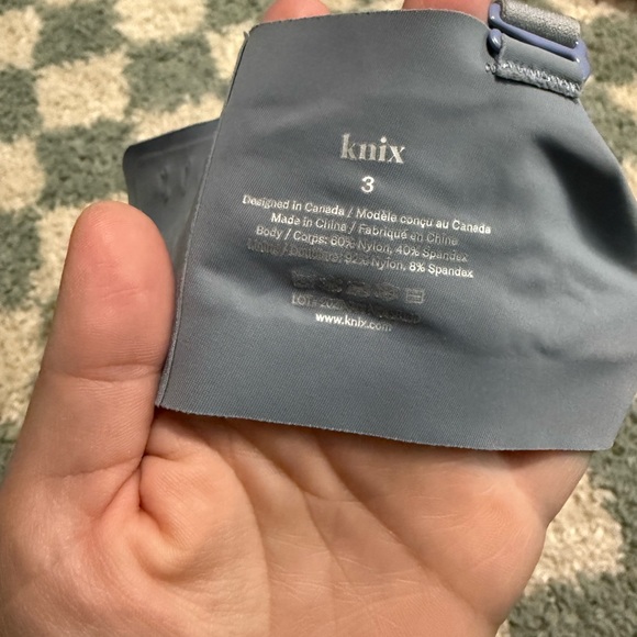 KNIX padded V-neck bra thin strap in winter gardenia floral gray lightweight 3 - Picture 9 of 10